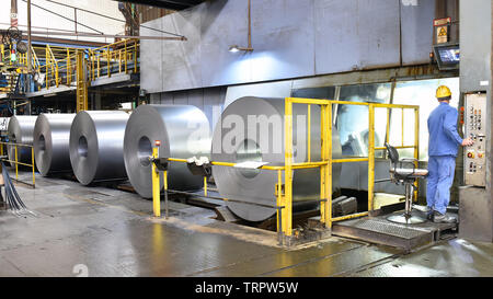 Installations industrielles pour la production de tôle dans une aciérie Banque D'Images