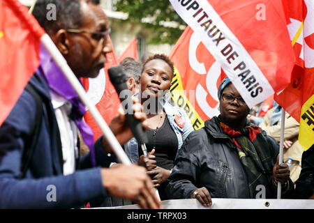 Protestation des travailleurs de soins de santé d'urgence à Paris - France Banque D'Images