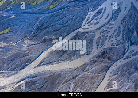 Drone aérien vue sur un immense lit et delta, la rivière glaciaire transportant des dépôts du volcan Eyjafjallajokull glacier unique montrant pa Banque D'Images
