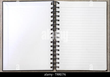 Livre blanc à rayures ouvert vide memo line Banque D'Images