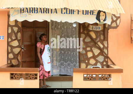 Salon de coiffure. Lomé. Le Togo. Afrique de l'Ouest. Banque D'Images