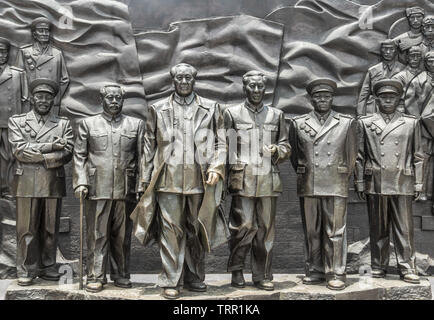 Chine HUNAN CHANGSHA city-JUL 8 2017 : un groupe de leader chinois dans le jardin de sculptures Banque D'Images