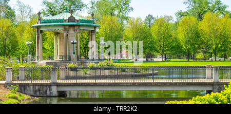 Nathan Frank Kiosque une rotonde sur une île au milieu d'un lac dans la région de Forest Park St Louis Missouri USA. Banque D'Images