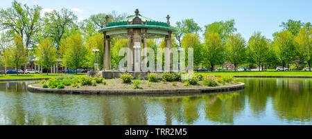 Nathan Frank Kiosque une rotonde sur une île au milieu d'un lac dans la région de Forest Park St Louis Missouri USA. Banque D'Images