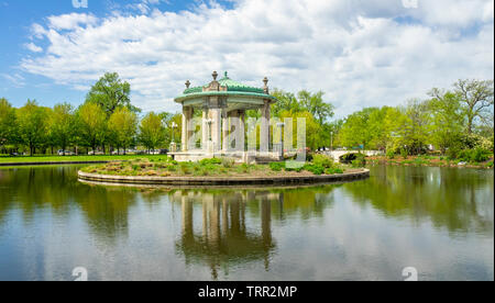 Nathan Frank Kiosque une rotonde sur une île au milieu d'un lac dans la région de Forest Park St Louis Missouri USA. Banque D'Images