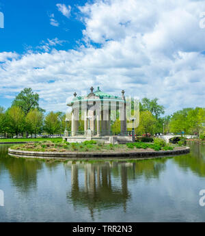 Nathan Frank Kiosque une rotonde sur une île au milieu d'un lac dans la région de Forest Park St Louis Missouri USA. Banque D'Images