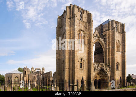 La cathédrale gothique du 13ème siècle en ruines Elgin, Moray, Écosse, Royaume-Uni, Angleterre Banque D'Images