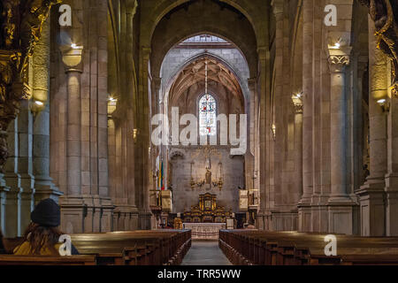 Braga, Portugal. Se de la cathédrale de Braga intérieur. Nef, chapelle principale et de l'autel. La cathédrale la plus ancienne du Portugal. Romane gothique du 11ème siècle avec Banque D'Images