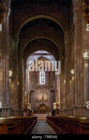 Braga, Portugal. Se de la cathédrale de Braga intérieur. Nef, chapelle principale et de l'autel. La cathédrale la plus ancienne du Portugal. 11e siècle avec romane et gothique Ba Banque D'Images