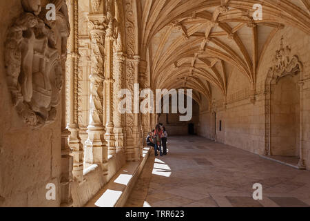 Lisbonne, Portugal. Cloître de l'abbaye ou monastère des Hiéronymites aka Santa Maria de Belem monastère. UNESCO World Heritage. Manuelino manuélin ou Banque D'Images