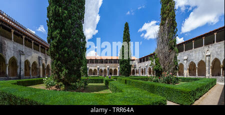 Batalha, Portugal. Cloître Afonso V aka Claustro Dom Afonso V de l'abbaye de Batalha aka Monastère de Santa Maria da Vitoria. Et gothique Manuelino. Banque D'Images