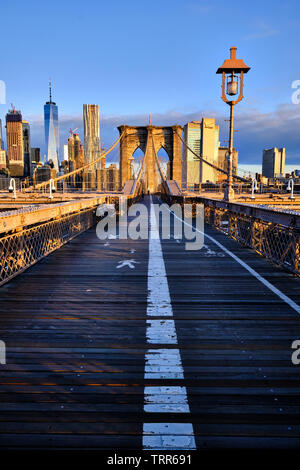 Sur la photo, le pont de Brooklyn un hybride/à haubans pont suspendu de la ville de New York, Banque D'Images