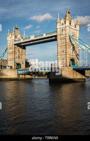 Tower Bridge vu de Queens Walk, Londres, Royaume-Uni à partir de 2013 Banque D'Images