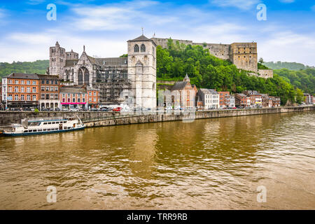 Citadelle de Huy le long de la Meuse. Une forteresse situé dans la ville de Huy, dans la province de Liège, Ardennes, Belgique. Banque D'Images