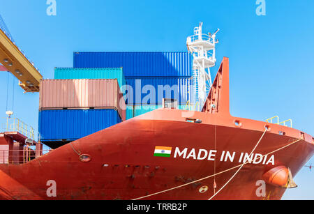 Guerre commerciale , made in India smart concept logistique. Voyage d'un cargo contenant des affaires de l'entreprise d'importation et d'exportation pour la logistique et le transport. C Banque D'Images