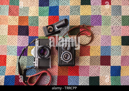 Caméras sur un film Vintage rétro arrière. Banque D'Images