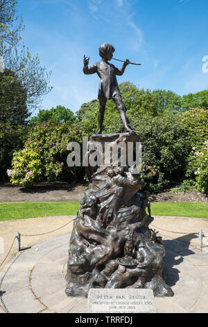 Peter Pan,statue,Sefton Park,parc,verdure,vert,oasis,urbain,poumons,Liverpool, Merseyside,Nord,ville,Angleterre,UK,GB,Grande Bretagne,Europe, Banque D'Images