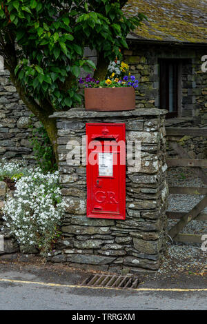 L'affichage de la Royal Mail box, Sawrey, utilisés par Beatrix Potter dans ses livres Banque D'Images