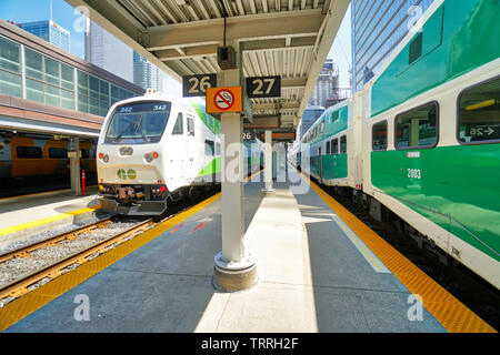 Toronto, Ontario, Canada-27 peut, 2019 : la gare Union de Toronto que les trains Go service terminal, VIA Rail Canada, jusqu'Airport Express et les trains de marchandises Banque D'Images