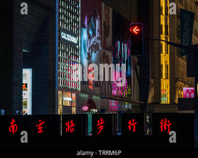 SHANGHAI, CHINE - 12 MAR 2019 - signalisation chinois afficher les mots "de la rue piétonne Nanjing Road" à la fin de la Nanjing East Nanjing Road (Don Banque D'Images