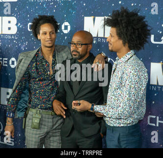 New York, NY - 11 juin 2019 : Larry Bourgeois, Inny Clemons et Laurent Bourgeois fréquentent les Hommes en Noir : première internationale à AMC Lincoln Center Banque D'Images