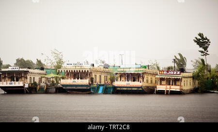 Le lac Dal Jammu Cachemire, l'Inde Mai 2018 - lac Dal appelé Srinagar's Jewel pour tourisme centre de loisirs. C'est une zone humide floating Mughal gardens divid Banque D'Images