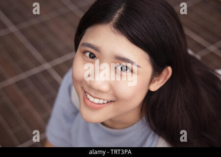 Cute Asian Fat Girl Young smiling avec dents en bonne santé Banque D'Images