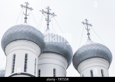 Dômes de la cathédrale Sainte-Sophie, Vologda, en Russie. Il a été construit entre 1568 et 1570 Banque D'Images