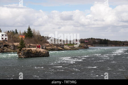 Autour de l'Islande - Un groupe de visiteurs appréciant le sport de l'eau sur la rivière Olfusa, Selfoss Banque D'Images