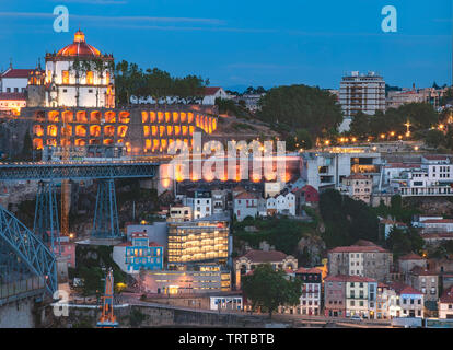 Le monastère de Serra do Pilar surplombant la rivière Duoro à Porto, Portugal Banque D'Images