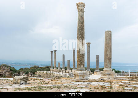 Route à colonnades à Al Mina, site archéologique de Tyr, Liban Banque D'Images