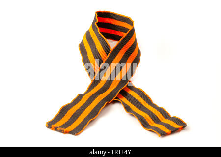 Ruban de Saint George, un symbole composé de militaires russes un modèle bicolore noir et orange sur fond blanc Banque D'Images