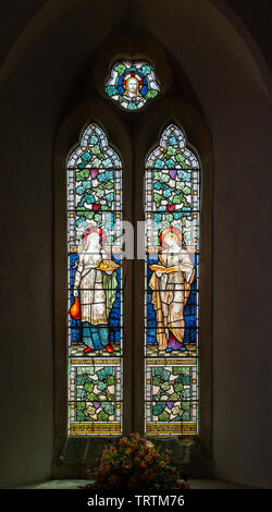 Vitrail de l'église St Michael Kington, Wiltshire, England, UK - Marthe et Marie 1891 par Powell et fils Banque D'Images