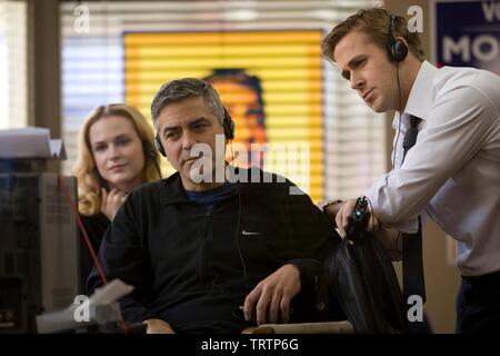 GEORGE CLOONEY , Evan Rachel Wood et Ryan Gosling dans les ides de mars (2011). Copyright : Editorial uniquement. Pas de merchandising ou des couvertures de livres. C'est un document distribué au public. Les droits d'accès uniquement, aucune licence de droit d'auteur prévue. Seulement pour être reproduit dans le cadre de la promotion de ce film. Credit : CROSS CREEK PICTURES / Album Banque D'Images