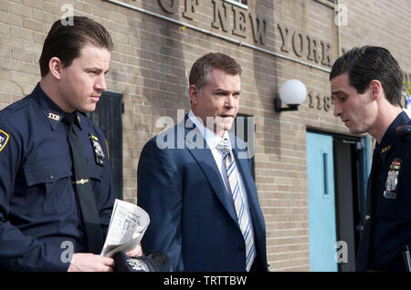 RAY LIOTTA et Channing Tatum dans LE FILS DE PERSONNE (2011). Copyright : Editorial uniquement. Pas de merchandising ou des couvertures de livres. C'est un document distribué au public. Les droits d'accès uniquement, aucune licence de droit d'auteur prévue. Seulement pour être reproduit dans le cadre de la promotion de ce film. Credit : MILLENNIUM FILMS / Album Banque D'Images