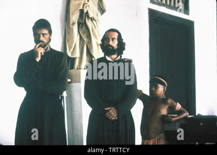 ROBERT DE NIRO et Jeremy Irons DANS LA MISSION (1986). Copyright : Editorial uniquement. Pas de merchandising ou des couvertures de livres. C'est un document distribué au public. Les droits d'accès uniquement, aucune licence de droit d'auteur prévue. Seulement pour être reproduit dans le cadre de la promotion de ce film. Credit : Warner Brothers / Album Banque D'Images