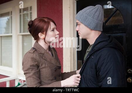 JOSEPH GORDON-LEVITT et Bryce Dallas Howard en 2011 (50/50). Copyright : Editorial uniquement. Pas de merchandising ou des couvertures de livres. C'est un document distribué au public. Les droits d'accès uniquement, aucune licence de droit d'auteur prévue. Seulement pour être reproduit dans le cadre de la promotion de ce film. Mandat : Crédit photos / HELCERMANAS-BENGE, CHRIS / Album Banque D'Images