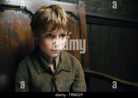 BARNEY CLARK dans Oliver Twist (2005). Copyright : Editorial uniquement. Pas de merchandising ou des couvertures de livres. C'est un document distribué au public. Les droits d'accès uniquement, aucune licence de droit d'auteur prévue. Seulement pour être reproduit dans le cadre de la promotion de ce film. Credit : OLIVER TWIST PRODUCTIONS LLP / FERRANDIS, GUY / Album Banque D'Images