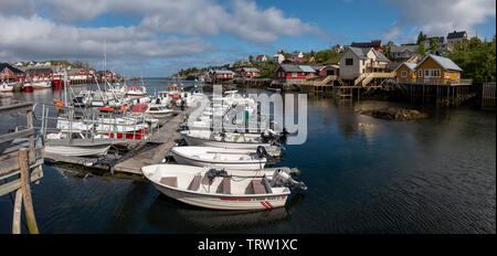 Village de pêcheurs, Svertelvika, près de Moskenes, îles Lofoten, Norvège Banque D'Images