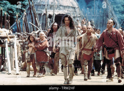 DANIEL DAY-LEWIS dans le dernier des Mohicans (1992). Copyright : Editorial uniquement. Pas de merchandising ou des couvertures de livres. C'est un document distribué au public. Les droits d'accès uniquement, aucune licence de droit d'auteur prévue. Seulement pour être reproduit dans le cadre de la promotion de ce film. Crédit : 20TH CENTURY FOX/MORGAN CREEK / Album Banque D'Images