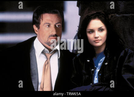 SYLVESTER STALLONE et Rachael Leigh Cook dans GET CARTER (2000). Copyright : Editorial uniquement. Pas de merchandising ou des couvertures de livres. C'est un document distribué au public. Les droits d'accès uniquement, aucune licence de droit d'auteur prévue. Seulement pour être reproduit dans le cadre de la promotion de ce film. Credit : MORGAN CREEK / Album Banque D'Images