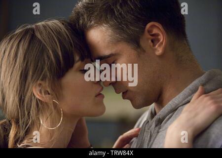 COLIN FARRELL et Keira Knightley dans LONDON BOULEVARD (2010). Copyright : Editorial uniquement. Pas de merchandising ou des couvertures de livres. C'est un document distribué au public. Les droits d'accès uniquement, aucune licence de droit d'auteur prévue. Seulement pour être reproduit dans le cadre de la promotion de ce film. Credit : GK FILMS / Album Banque D'Images