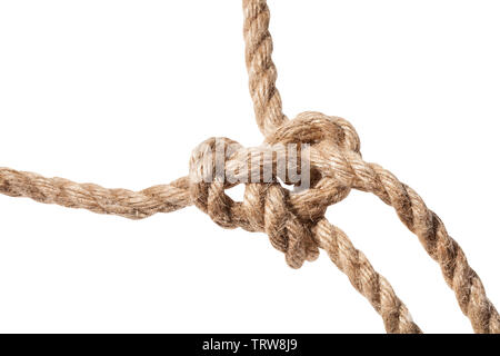 Nœud de chaise simple exécutant close up on boucle de corde de jute épaisse isolé sur fond blanc Banque D'Images