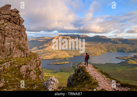 Vue du Stac Pollaidh en regardant vers le Loch Lurgainn, Sgorr Tuath et Eoin, Beinn un, Coigach Wester Ross, Highlands, Scotland Banque D'Images