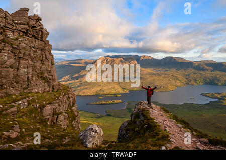 Vue du Stac Pollaidh en regardant vers le Loch Lurgainn, Sgorr Tuath et Eoin, Beinn un, Coigach Wester Ross, Highlands, Scotland Banque D'Images