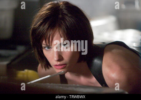 SIENNA GUILLORY dans Resident Evil : Apocalypse (2004). Copyright : Editorial uniquement. Pas de merchandising ou des couvertures de livres. C'est un document distribué au public. Les droits d'accès uniquement, aucune licence de droit d'auteur prévue. Seulement pour être reproduit dans le cadre de la promotion de ce film. Credit : Columbia Pictures / Album Banque D'Images