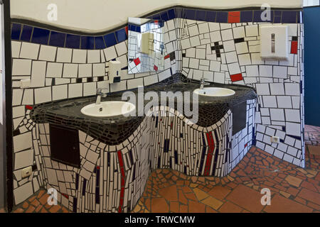 Toilettes, Station Hunderwasser, Uelzen, Basse-Saxe, Allemagne Banque D'Images