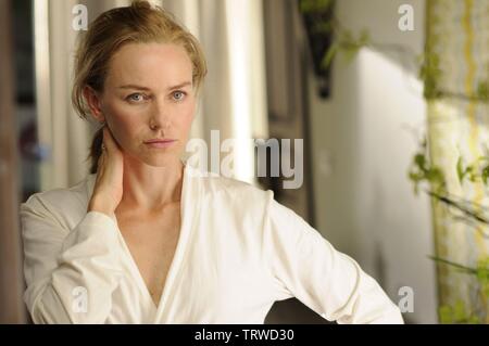 NAOMI WATTS dans l'IMPOSSIBLE (2012). Copyright : Editorial uniquement. Pas de merchandising ou des couvertures de livres. C'est un document distribué au public. Les droits d'accès uniquement, aucune licence de droit d'auteur prévue. Seulement pour être reproduit dans le cadre de la promotion de ce film. Credit : APACHES ENTERTAINMENT / Album Banque D'Images