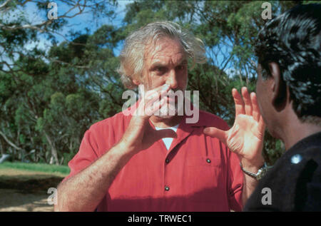 PHILLIP NOYCE dans rabbit-proof fence (2002). Copyright : Editorial uniquement. Pas de merchandising ou des couvertures de livres. C'est un document distribué au public. Les droits d'accès uniquement, aucune licence de droit d'auteur prévue. Seulement pour être reproduit dans le cadre de la promotion de ce film. FILMS/RUMBARALA Crédit : OLSEN LEVY/HANWAY/AUSTRALIAN FILM FINANCE / Album Banque D'Images