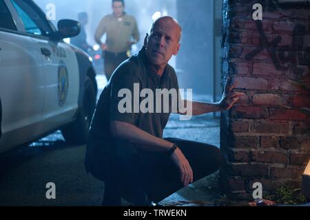 BRUCE WILLIS DANS LE FEU PAR LE FEU (2012). Copyright : Editorial uniquement. Pas de merchandising ou des couvertures de livres. C'est un document distribué au public. Les droits d'accès uniquement, aucune licence de droit d'auteur prévue. Seulement pour être reproduit dans le cadre de la promotion de ce film. Credit : CHEETAH VISION / Album Banque D'Images